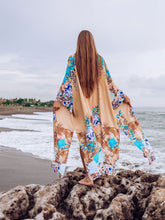 Robe de plage longue en coton à imprimé floral avec gros oiseau sur couleur marron